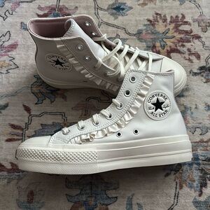 NEW Women’s white leather platform Converse size 7.5